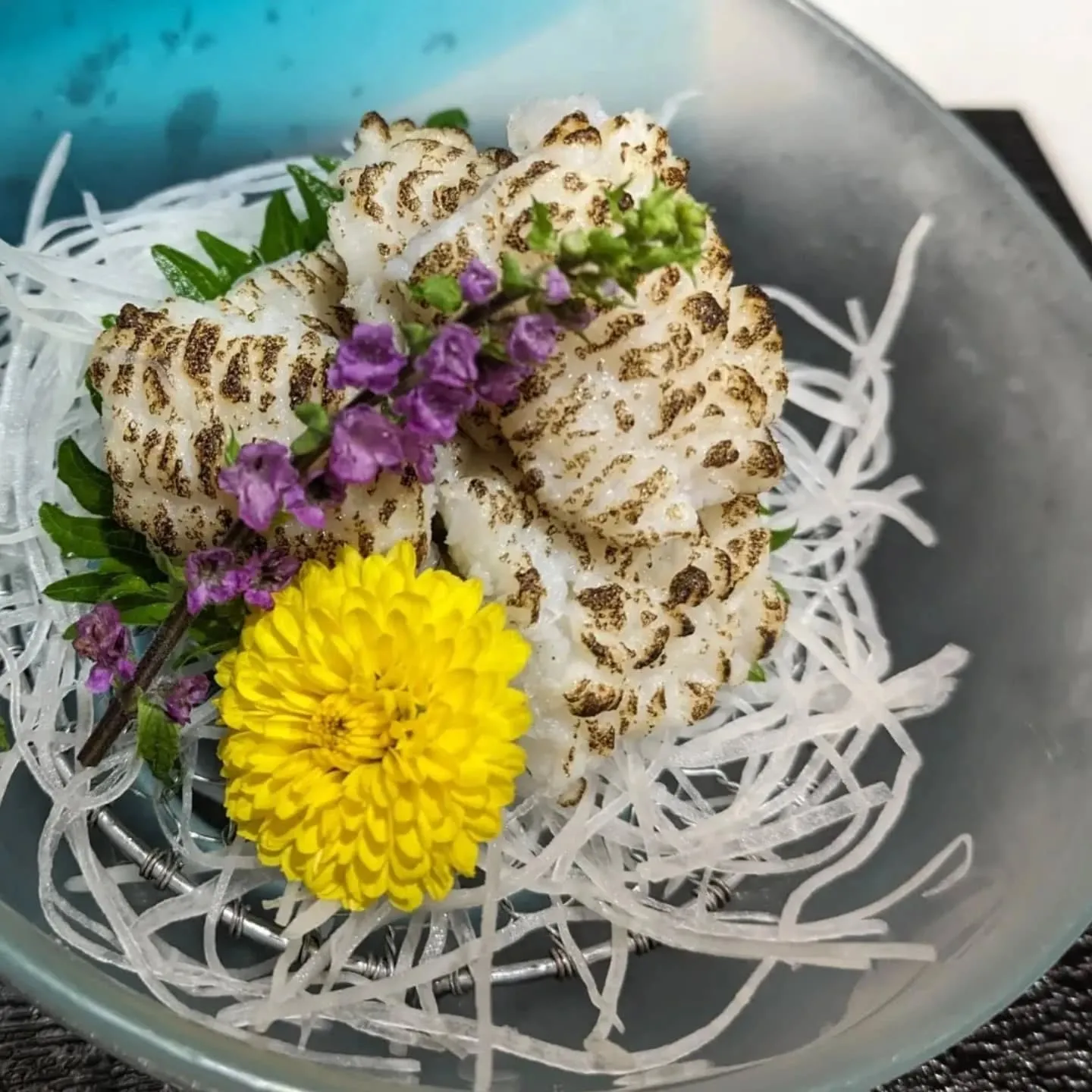 夏の訪れと共に、鱧の季節がやってきました。