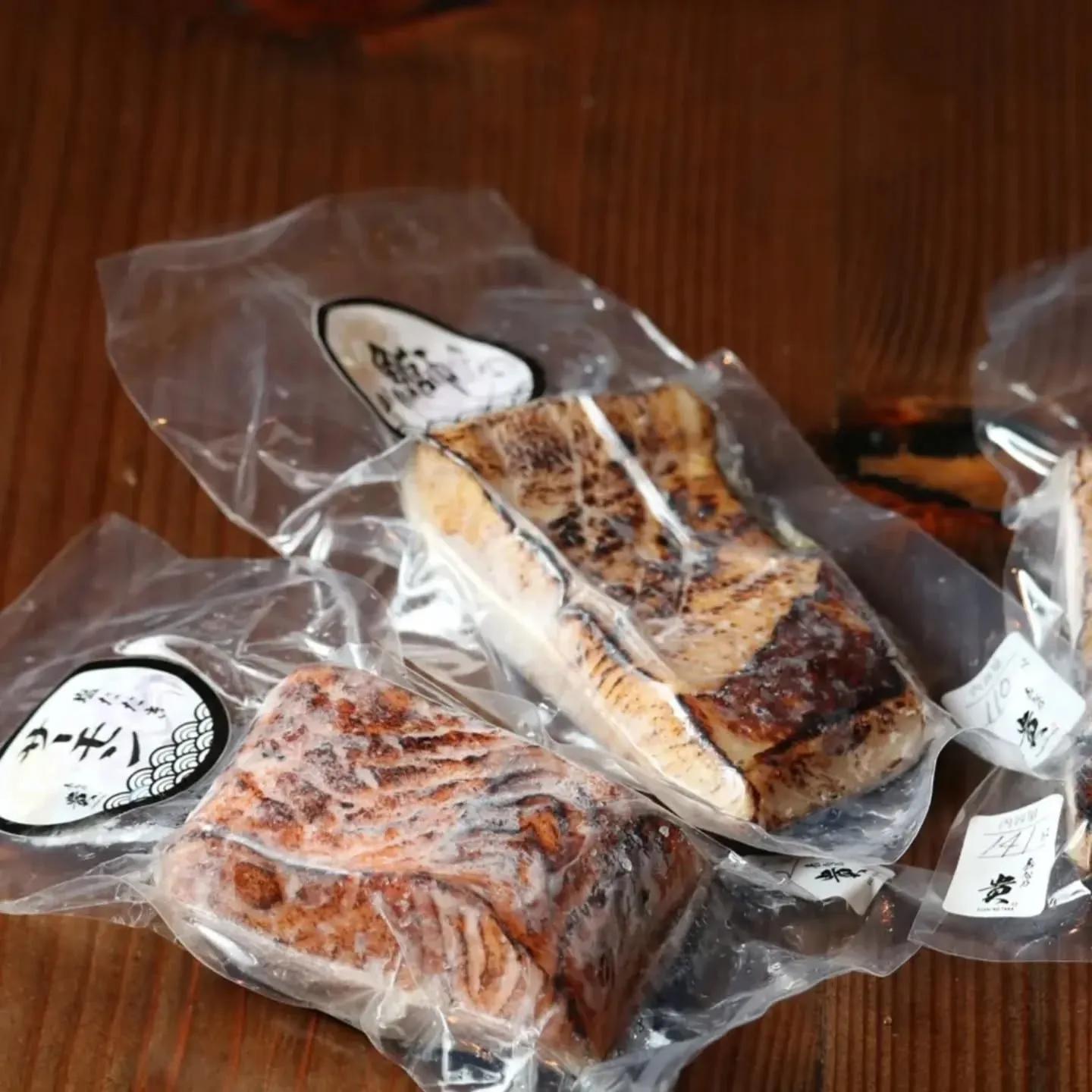 寿志乃貴名物「塩たたき」3種(間八 鰤 サーモン)それぞれの...